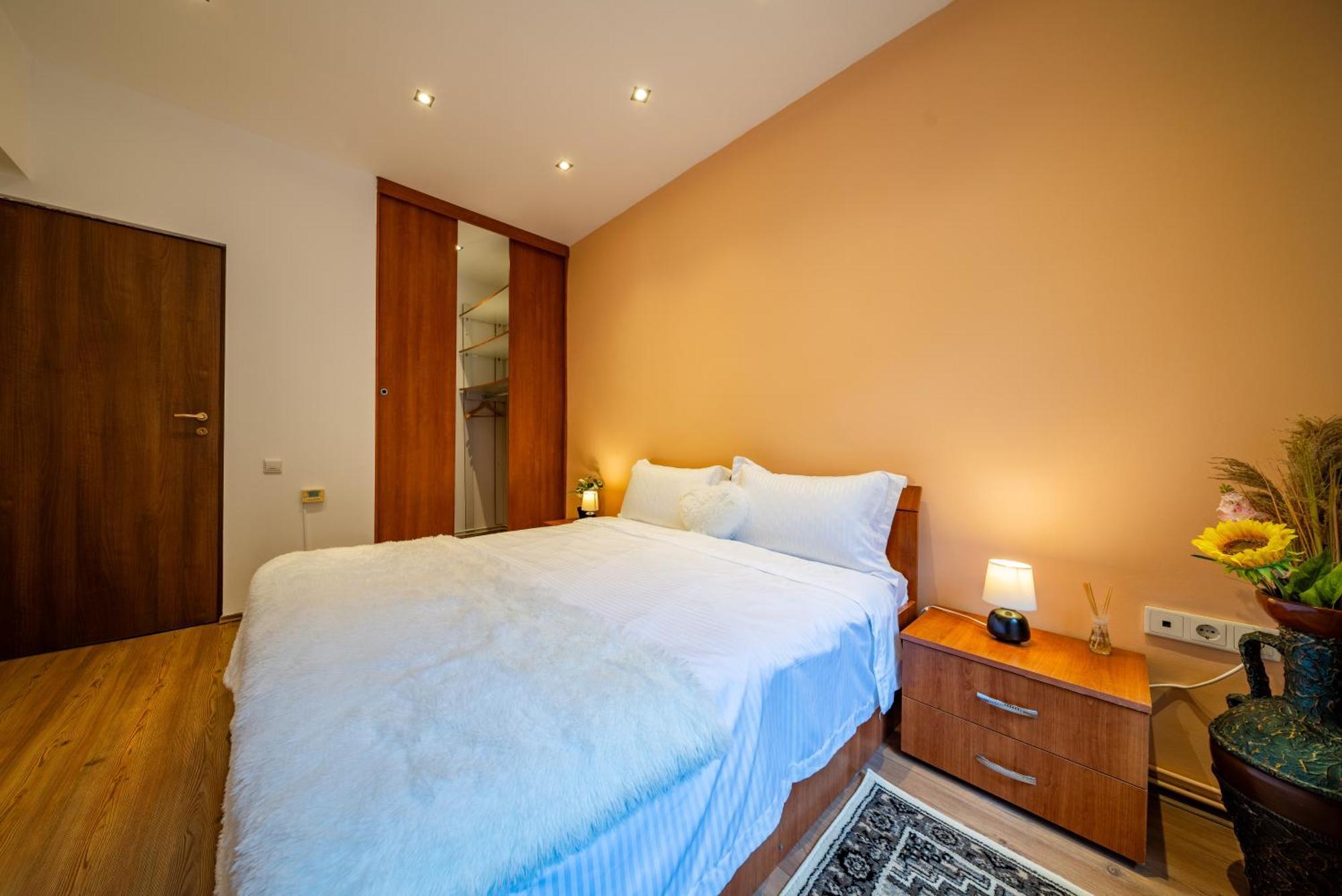 John Residence Apartment Brasov With Parking Option Bagian luar foto