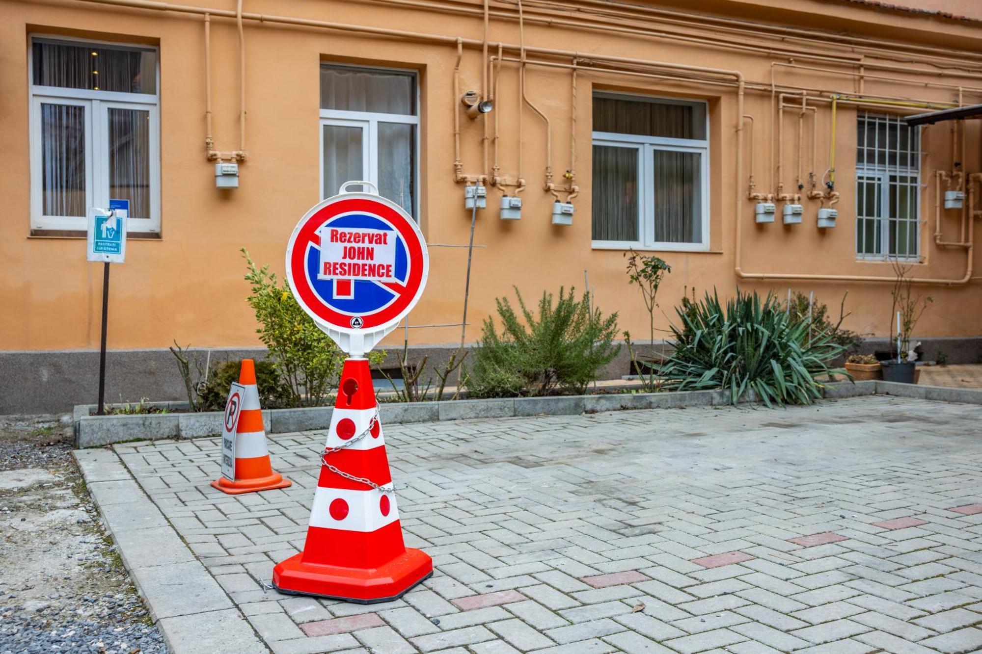 John Residence Apartment Brasov With Parking Option Bagian luar foto