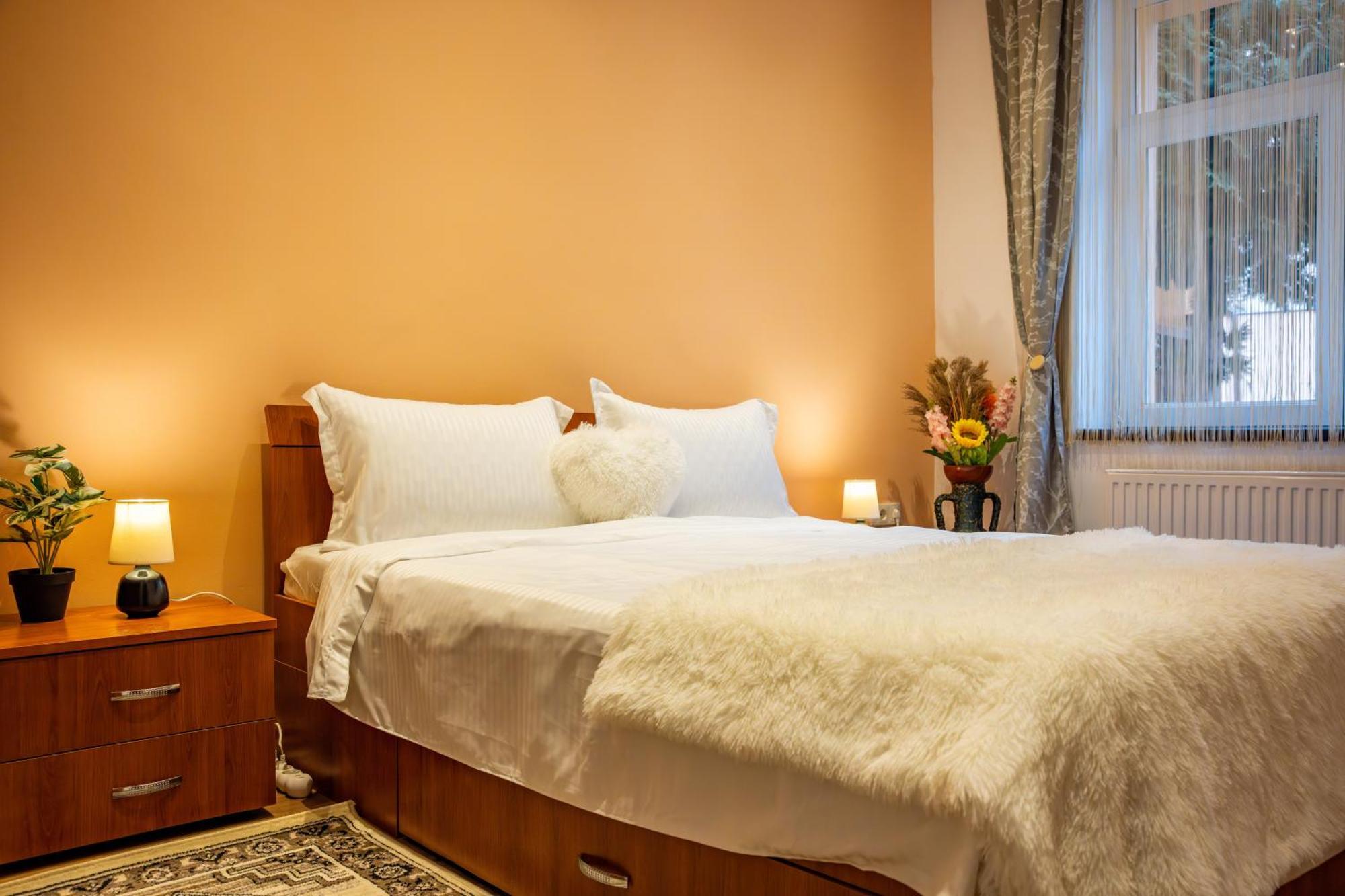John Residence Apartment Brasov With Parking Option Bagian luar foto